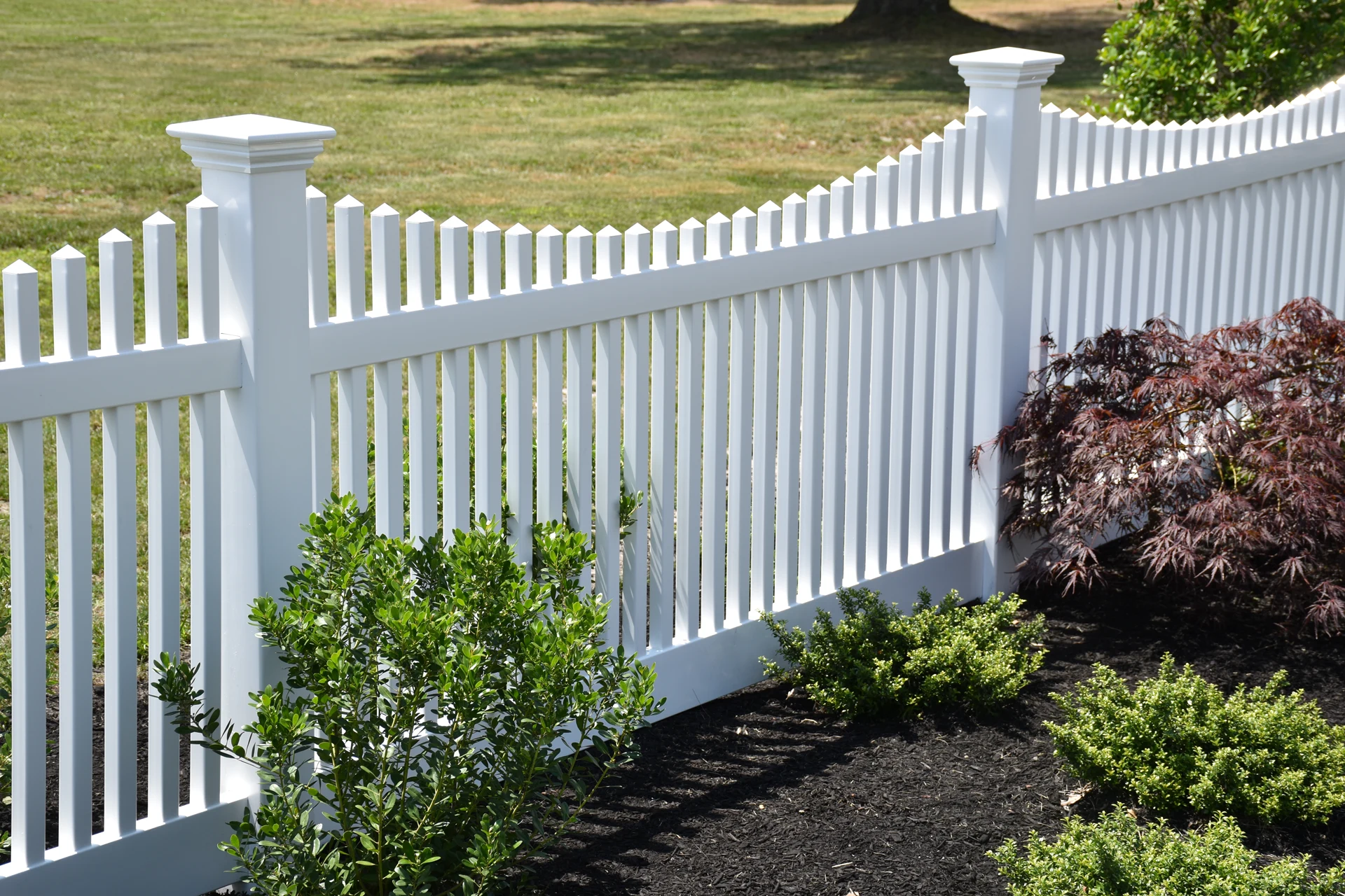 Cape Cod — Scalloped Vinyl fence